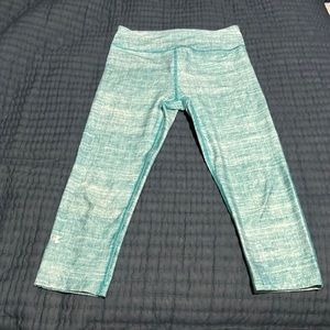 Womens Small Capri-length Under Armor Compression Leggings, Athletic Pants